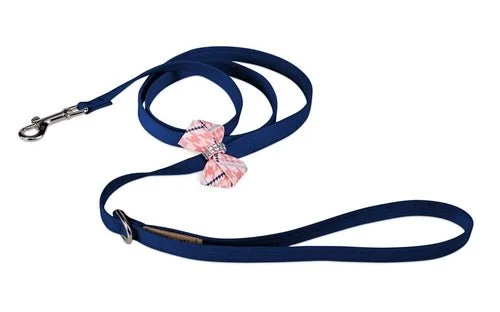 Susan Lanci Peaches N Cream Glen Houndstooth Nouveau Bow Leash on Indigo